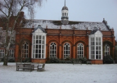 剑桥大学纽纳姆学院冬日图片